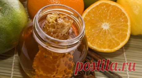 Полезный напиток

Этот напиток очень полезен для здоровья и способствует снижению веса!

Этот напиток рекомендуется пить утром натощак. Он бодрит, очищает организм и укрепляет иммунитет.

Что потребуется: молотая корица; мед; лимон; горячая вода.
Как готовить: в горячую воду кладем дольку лимона и добавляем молотую корицу. Даем настояться и заодно немного остыть воде. Когда вода немного остыла добавляем ложку меда и выпиваем.