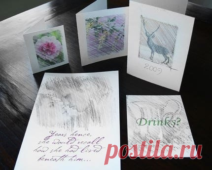 Идея открытки на день всех влюбленных - Эфария Перевод картинки из журнала для открытки Вам понадобится: лист из глянцевого журнала бензин для зажигалок (в крайнем случае, жидкость для снятия лака) тонкая палочка или непишущая ручка скотч Процесс: 1. Понравившуюся картинку обрамляем скотчем… 2. …и загибаем края (чтобы жидкость, когда нальем, не стекала) 3. Закрепляете картинку на поверхности листа, куда хотите перевести изображение, лицом