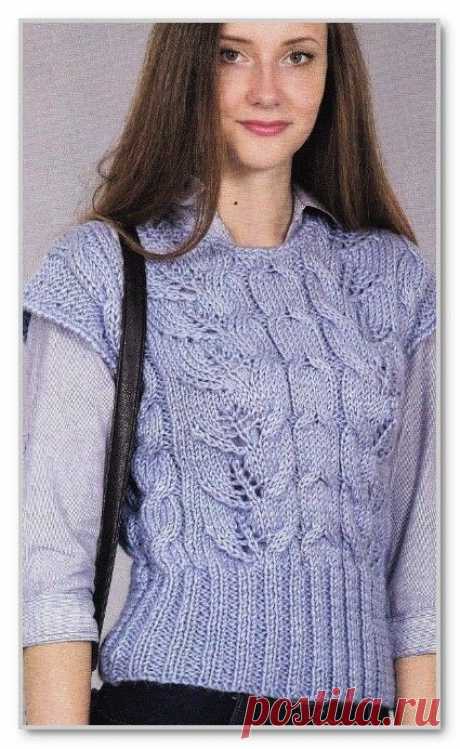 Вязание спицами. Однотонная безрукавка с рельефными и ажурными узорами. Размер: 44