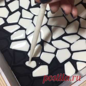 Мыло не любит  суеты, но и расслабиться не даст😉Каждый новый батч, как первый, и адреналин частенько зашкаливает. Мыловары поймут, о чем я😂Пока есть желание победить мыло ты остаёшься мыловаром. #натуральноемыло #мыловарение #мылоручнойработы #мылоснуля #мыловар #варюмыло #мылокупить #soapshare #soapmaking #brambleberry #nature #naturalsoap #handmade #coldpressed #soapartisan #soappackaging #soapshop #hands #gift