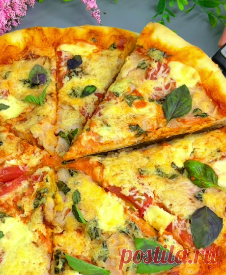 Хорошее и при этом очень простое тесто для домашней пиццы — только начинки меняй, а вкус, как в дорогой пиццерии | Заходи, поедим | Дзен