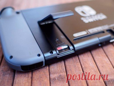 Nintendo Switch расплавила карту памяти своего владельца На днях произошел неприятный инцидент, связанный с новой консолью от Nintendo. Один из владельцев приставки и по совместительству независимый разработчик видеоигр пожаловался в своём Twitter-аккаунте, что его новая microSD-карта от SanDisk, которую он приобрёл специально для Switch, сгорела. Когда он извлёк её из устройства, то обнаружил, что карта памяти чуть не расплавилась - на пластике остался отчётливый отпечаток его пальца. Многие…