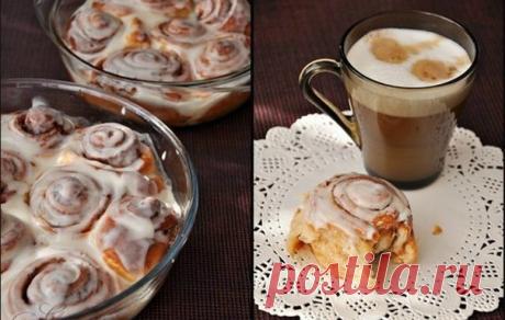 Булочки Синабон (Cinnamon Rolls) 

Для теста: 
-Молоко тёплое – 250 мл 
-Яйцо взбитое – 1 шт. 
-Масло сливочное растопленное – 65 г 
-Вода тёплая – 3 ст. л. 
-Ванильный сахар – 1 пакетик 
-Мука – 3 1/3 стакана (стакан граненый) 
-Соль - ¾ ч. л. 
-Сахар – 3 ст. л. 
-Дрожжи сухие – 2 ч. л. 
Для начинки: 
-Коричневый сахар – 1 стакан (стакан гранёный) 
-Корица молотая – 4 ч. л. 
-Сливочное масло (комнатной температуры) – 45 г 
Для глазури: 
-Сливочный творожный сыр (вроде Фил...