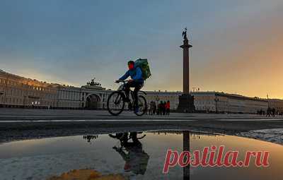 В Петербурге иностранцам запретили работать курьерами. Представителям бизнеса дали трехмесячный период для корректировки кадровой политики в соответствии с новыми требованиями