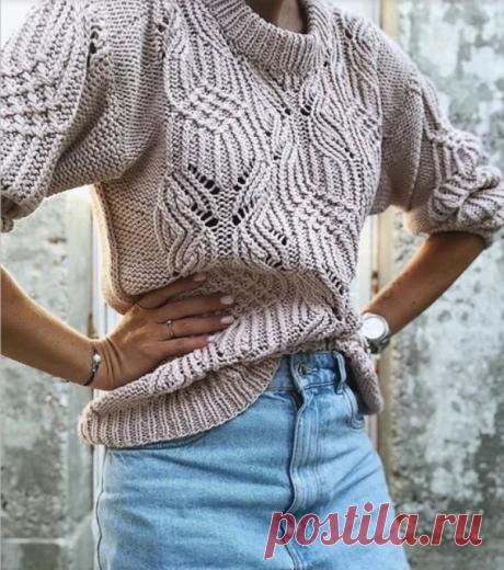 Свитер спицами с узором «Бабочки»