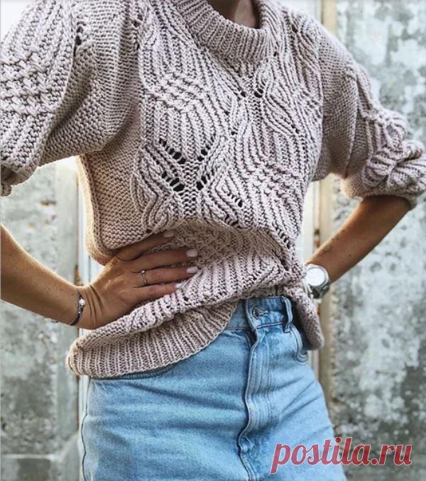 Свитер спицами с узором «Бабочки»