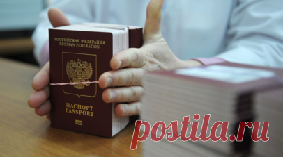 Бывшую сотрудницу МВД осудили за удалённую выдачу загранпаспортов в Москве. Суд приговорил экс-сотрудницу полиции к шести годам колонии по делу о получении взяток за выдачу около 120 загранпаспортов в отсутствие заявителей. Читать далее