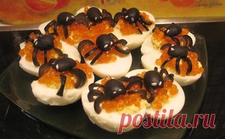 Фаршированные яйца с икрой &amp;#8220;Паучки&amp;#8221; / Простые рецепты