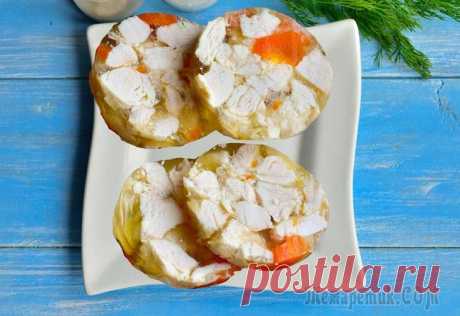 Куриный рулет в бутылке Очень красивый и праздничный куриный рулет без особых усилий можно приготовить по данному рецепту.Ингредиенты:куриная грудка - 250 гсоль - 1/2 ч.л.лук - 1/4 частьморковь - 1/4 шт.перец горошком - 2-4 ...