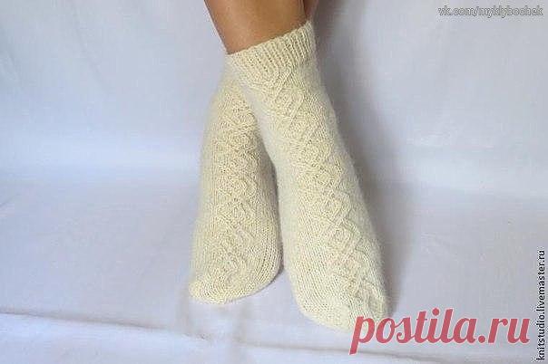 Вяжем шерстяные носки на 5 спицах
#вязание #спицами

Сохраняйте в свои копилочки нажав 