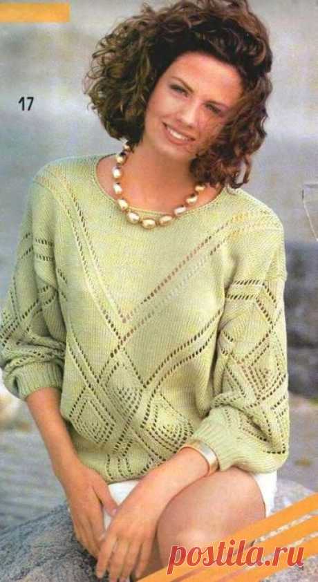 Зелёный пуловер с ажурными ромбами