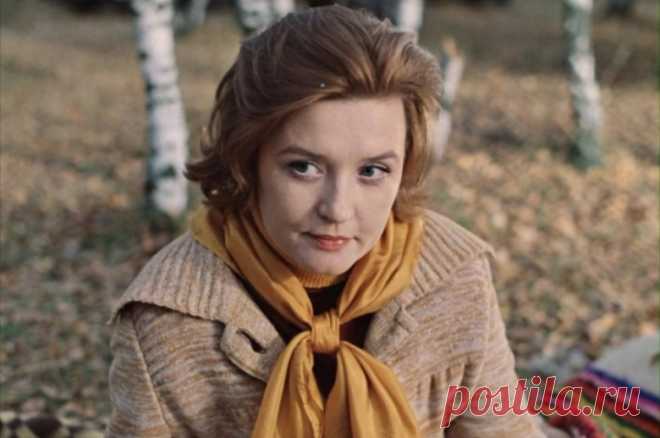 Актриса Вера Алентова представила свою книгу на выставке "Россия". Идея написать двухтомник принадлежала ей и покойному супругу Владимиру Меньшову.
