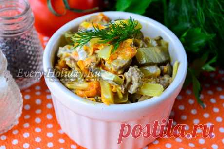 Салат "Обжорка" с печенью, классический рецепт с фото