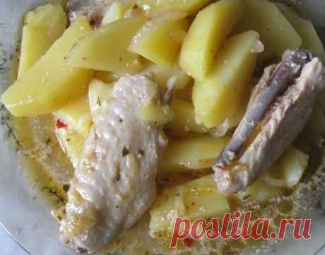 Жаркое с картофелем и куриными крылышками / Простые рецепты