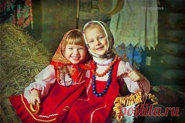В ДРЕВНОСТИ ДЕТЕЙ НЕ ВОСПИТЫВАЛИ, А ПЕСТОВАЛИ!. 
Пестование, чтоб вы знали, — это целый процесс настройки родителей на биоритмы ребенка и настройки ребенка на биополе Земли. 
Оказывается, все старославянские “игры для самых маленьких” (типа “сороки…