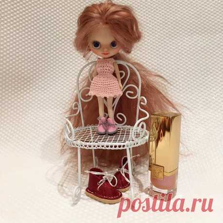 🙋🏼👋🏻Думали, что обувь для Blythe маленькая? 😁Я тоже так думала, пока не сделала обувь для Петит🤗👞👟Она Микроскопическая, и малышке понравилась! Кастом куколки от @_kukloff_ #обувь #обувьдляблайз #микрообувь #миниатюрадлякукол #петитблайз #кастомблайз #кастомпетитблайз #blythedoll #petitblythe #custompetiteblythe #petitdoll #miniature #ooakdoll #ooakblythedollboots #ooakpetiteblythe