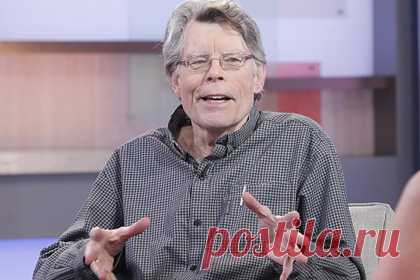 Стивен Кинг отказался заключать новые контракты на издание своих книг в России. Американский писатель, «король ужасов» Стивен Кинг не будет продлевать контракты на издание книг в России. Автор репостнул публикацию канадского писателя Линвуда Барклая, который отметил, что отказался заключать новые контракты на издание своих произведений в России. «Я тоже», — отреагировал Кинг.