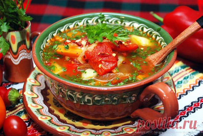Суп с болгарским перцем — вкусный густой овощной суп Вкусный суп с болгарским перцем — немного густой овощной суп из свежих овощей и запеченного красного сладкого перца. Пошаговый рецепт с фото