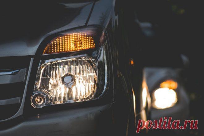 Три водительских акта взаимной вежливости, которые могут закончиться штрафом Передвигаясь по дорогам общественного пользования, автолюбители ежедневно контактируют с другими участниками движения. Это могут быть такие же водители, пешеходы или велосипедисты. Каждый из них знако...