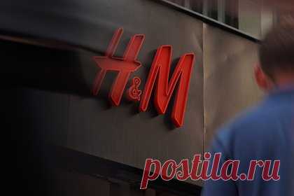 H&M подал в суд на Shein. Шведский бренд H&M подал в суд на китайский ретейлер Shein из-за копирования дизайна некоторых моделей одежды. Компания подала иск еще в 2021 году с обвинениями в нарушении прав интеллектуальной собственности. Так, среди украденных образцов оказались купальники, свитеры и другие изделия.