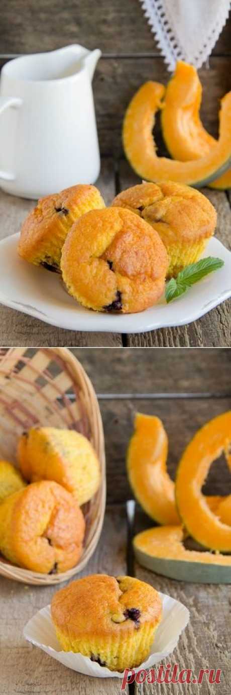 Тыквенные маффины с черникой.