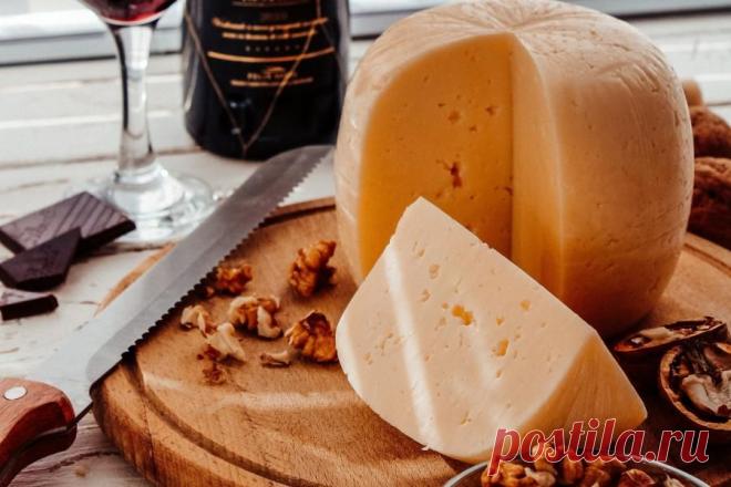 Можно смело брать – он настоящий: Роскачество назвало лучшие марки сыра В таком сыре эксперты не нашли ни капли пальмового масла