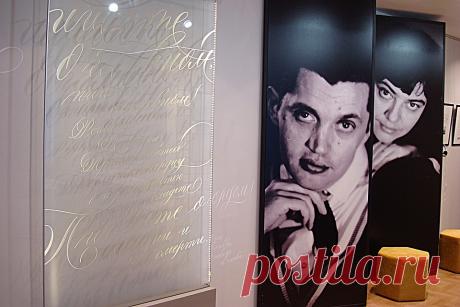 «Три фотоаппарата, четыре магнитофона»: экспозиция из личных вещей Роберта Рождественского открылась на Алтае