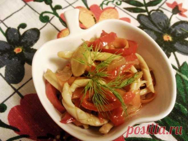 Кальмары с овощами по-корейски.