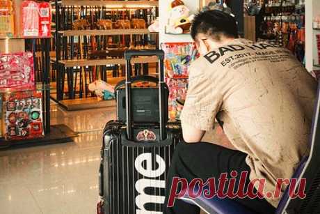 Пытавшийся сэкономить на авиабилете мужчина перепутал континенты. Турист из США, пытавшийся найти более выгодный билет в Австралию, перепутал Сидней с одноименным городом в американском штате Монтана, и сорвал свой отпуск. Житель Нью-Йорка Кингсли Бернетт (Kingsley Burnett) планировал отдохнуть на пляжах австралийского Сиднея, однако оказался в северном американском штате.