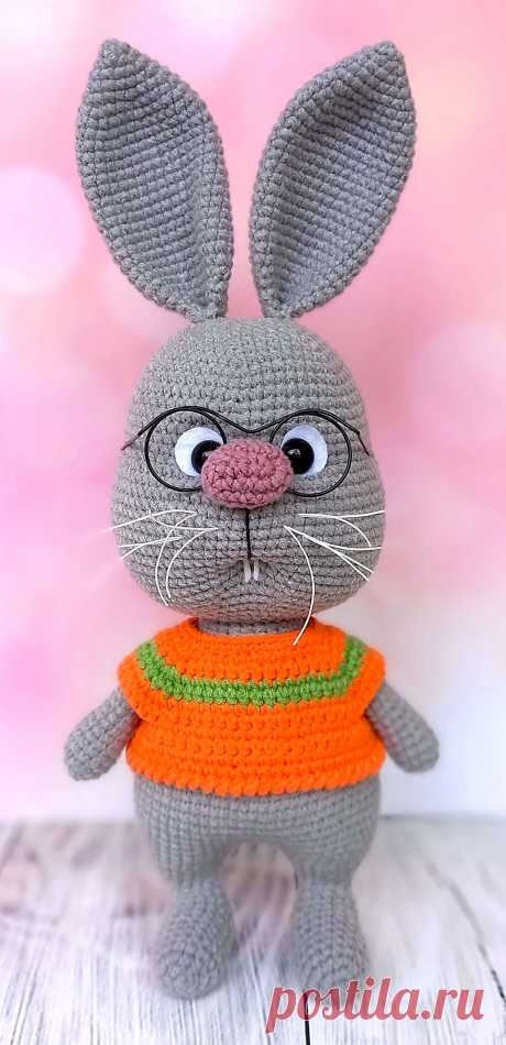 PDF Зайчик Веня крючком. FREE crochet pattern; Аmigurumi toy patterns. Амигуруми схемы и описания на русском. Вязаные игрушки и поделки своими руками #amimore - зайка из обычной пряжи, большой заяц, зайчик в кофточке, кролик, зайчонок, крольчонок.