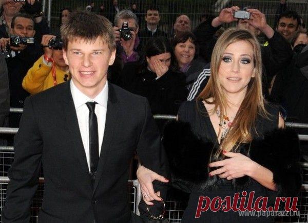 Бывшая жена Аршавина решила изменить законодательство - Российская телеведущая Юлия Барановская, бывшая возлюбленная футболиста Андрея Аршавина, намерена внести изменения в законодательство. В 2012 году футболист Андрей Аршавин и Юлия Барановская расстались. Тогда Юля рассказывала, что Аршавин абсолютно не помогает ей и трем детям.