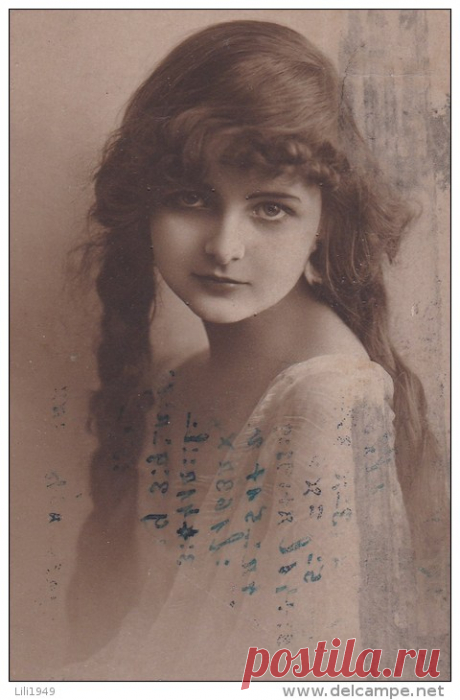Портреты - CPA вар 1900 Origine ЖОЛИ Fillette ELEGANTE CHEVEUX LONG локоны COUVERTE Chale DE Шелковинка хорошенькая девочка длинные волосы