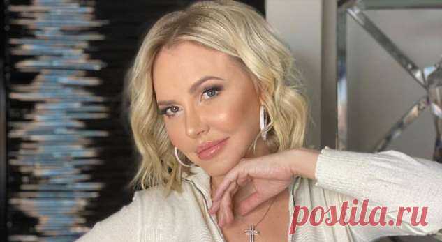 «Салообразовываемся»: 39-летняя Маша Малиновская продемонстрировала пышные ягодицы в облегающем трико . Милая Я