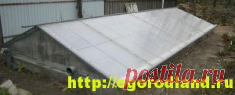 Конструкция парника. Конструкция парника представляет собой котлован или канаву с деревянной или железобетонной обвязкой или короб с обязательным устройством каркаса для застекленных рам или полиэтиленовой пленки. | Сад и Огород