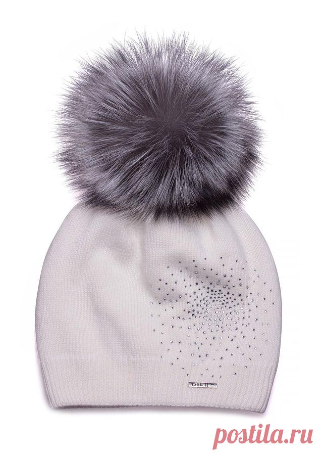 Шапка зимняя двойная. Помпон из натурального меха финской лисицы премиум качества размер XXL. Идеально защитит от холода, итальянская пряжа с кашемиром не раздражает нежную кожу. Посадка на голове прекрасно закрывает все уязвимые к холоду места - лоб, уши, шею.