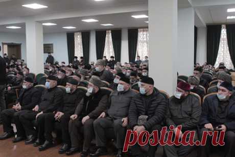 Мусульмане Чечни ответили Турции на присвоение парку имени Дудаева. Духовное управление мусульман Чечни выпустило резолюцию, осуждающее присвоению парка в Турции имени Джохара Дудаева. В своем заявлении они назвали переименование парка актом поддержки терроризма, а сама такая политика идет в разрез с построением нормальных отношений с Россией, подчеркнули в ДУМ.
