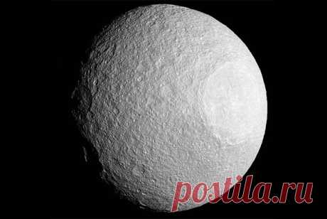 Cassini сфотографировал 3 спутника Сатурна одновременно / Astro Analytics