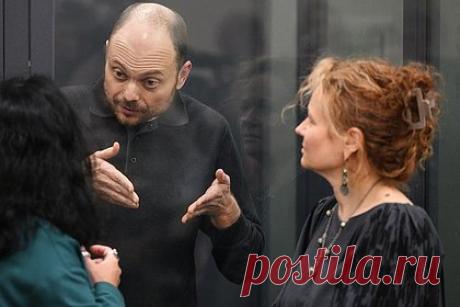 Кара-Мурзу оштрафовали за нарушение закона об иноагентах. Замоскворецкий суд Москвы оштрафовал на 50 тысяч рублей публициста Владимира Кара-Мурзу (признан в РФ иноагентом) за нарушение закона об иностранных агентах. Об этом сообщает ТАСС. Кара-Мурза не предоставил в уполномоченный орган необходимые сведения о деятельности иноагента.