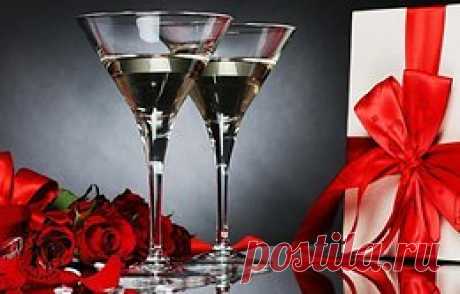 14 февраля — День секса за открытку, 23 февраля — День мужского дезодоранта, 8 марта — День мести за дезодорант.