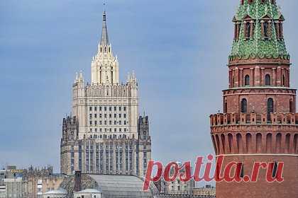 МИД России ответил на высылку сотрудников посольства в Норвегии. Объявление 15 сотрудников российского посольства в Осло персонами нон грата является умышленным нагнетанием враждебности, сообщила официальный представитель МИД России Мария Захарова. «Расцениваем это решение как умышленное нагнетание враждебности против России», — сказала дипломат.