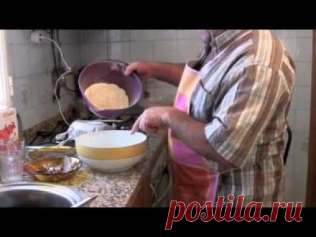 Rosquillos Fritos Antiguos Vamos a tratar de hacer los rosquillos fritos lo mas parecido a como lo hacían nuestras abuelas como podamos, y para ello la medida que utilizaremos sera una cuchara de la sopa (cuchara sopera). In…