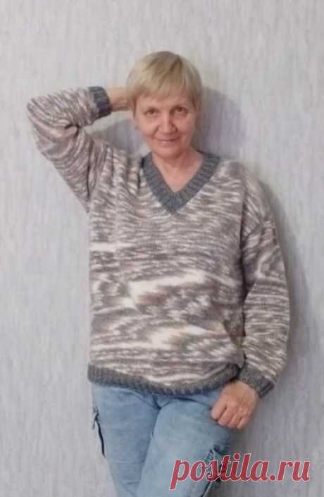 Этот пуловер связала в подарок, фотографировать пришлось на себе (размер не мой).
Подробности вязания в моих рабочих записях.