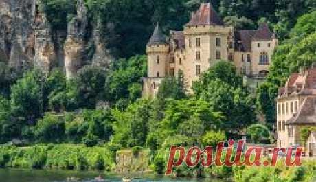 .     Деревня Ла-Рок-Гажак - очарование французской провинции.
La Roque-Gageac - деревня, расположенная в регионе Аквитании. Деревня входит в ассоциацию самых красивых деревень Франции. Деревня Ла-Рок-Гажак расположена вдоль реки Дордонь, 8 километрах к юго-западу от Sarlat-la-Caneda.Люди появились здесь еще в первобытные времена.В средние века в La Roque Gageac было 1500 жителей. В то время здесь жили в основном рыбаки.Здесь находится окруженная круглой башней усадьба семьи Тарда.тут жил италья