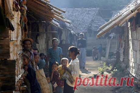 Определена страна-суперраспространитель коронавируса. Мьянма превращается в страну-суперраспространителя коронавируса. Об этом предупредил специальный докладчик ООН по стране Том Эндрюс. Эпидситуация, вкупе с политическим и экономическим кризисами, может привести к тому, что вспышки COVID-19 будут возникать по всему региону, в котором проживает треть населения Земли.