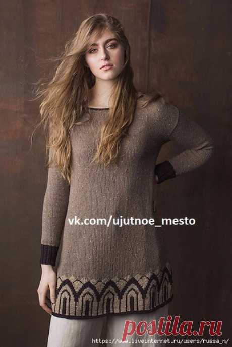 Geode Tunic by Annie Lupton

Готовый размер 36 (38.75, 41.25, 44, 46.75, 49.5)“ обхват бюста. 
Туника показана в размере 38.75”; с припуском 4.75 &quot; на свободное облегание.

Вяжется снизу вверх.