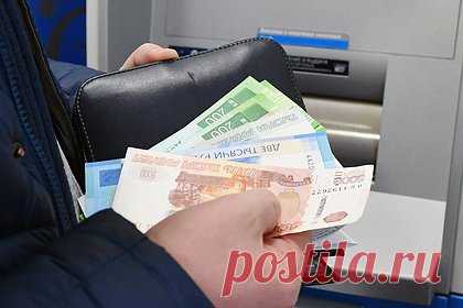 Россиянам стало требоваться больше денег для счастья. Для счастья среднестатистическому россиянину нужен доход 205 тысяч рублей в месяц, причем мужчинам требуется больше, чем женщинам — 226 тысяч против 182 тысяч рублей. Запросы респондентов оказались на восемь процентов выше, чем полгода назад. Еще в апреле в среднем участники аналогичного опроса хотели 190 тысяч рублей.