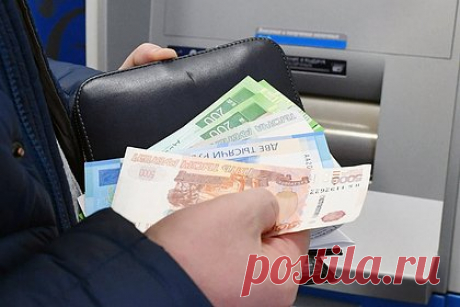Россиянам стало требоваться больше денег для счастья. Для счастья среднестатистическому россиянину нужен доход 205 тысяч рублей в месяц, причем мужчинам требуется больше, чем женщинам — 226 тысяч против 182 тысяч рублей. Запросы респондентов оказались на восемь процентов выше, чем полгода назад. Еще в апреле в среднем участники аналогичного опроса хотели 190 тысяч рублей.