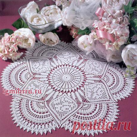 Белая салфетка с мотивами из роз. Вязание крючком