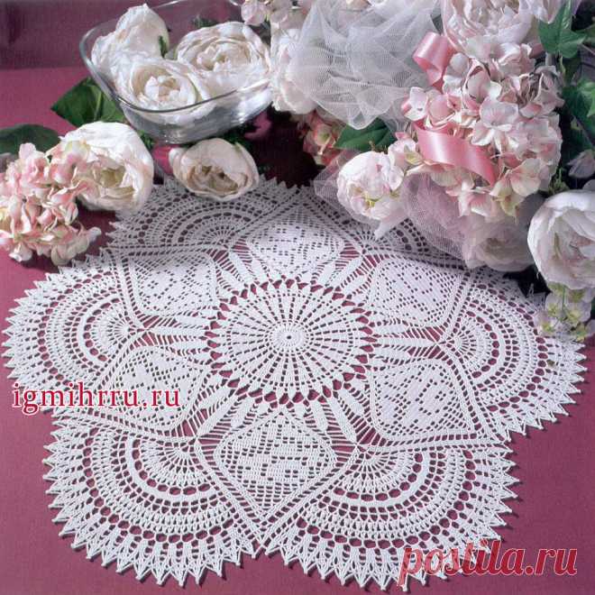 Белая салфетка с мотивами из роз. Вязание крючком