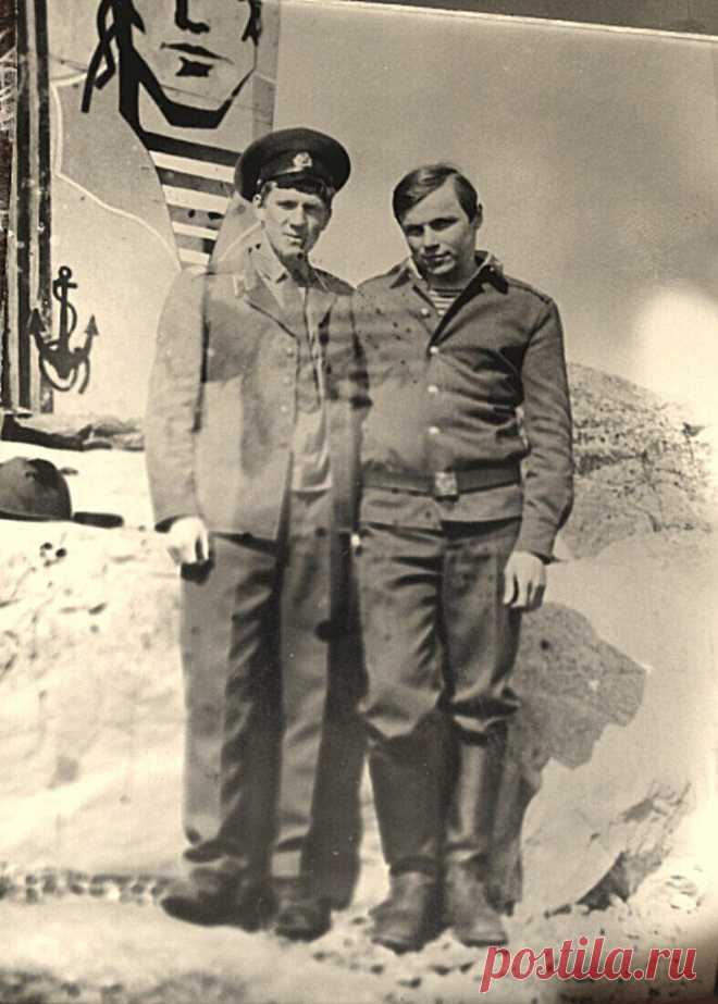 Андрей Стрельников.
В бытность мою на острове Соммерс.
Стрельников - это я к нему на страницу фотку закинул.